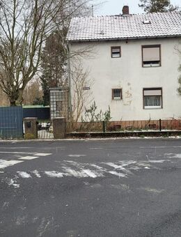 Rheineckhaus auf großem Grundstück mit Baugenehmigung für die Errichtung eines Mehrfamilienhauses - Köln