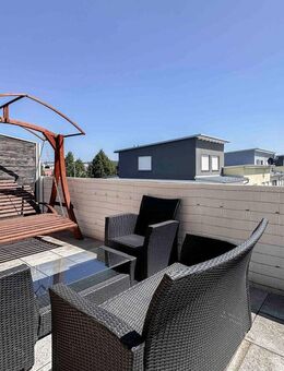 Modernes Wohnglück auf drei Etagen - großzügiges Reihenhaus mit Garten, Studio und Dachterrasse - Nürnberg