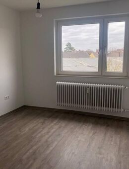 Renovierte 4-Zimmer-Wohnung mit Balkon - Bremen