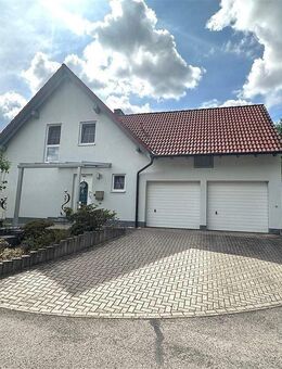 Modernes u. hochwertiges EFH mit Doppelgarage. u. herrlichem Garten, PV-Anl. - Pfarrweisach