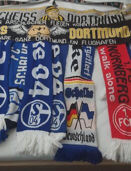 Schalkefanrock!Aus 20 verschiedenen Schals genäht!Mit Hosenträger und Druckknöpfen!Kein Versand.Nur Abholung und Barzahlung möglich! - Recklinghausen