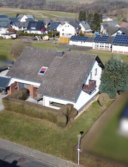großzügiges 2 Parteienhaus mit 2 Garagen und 4 Außenstellplätzen - Heinzenbach
