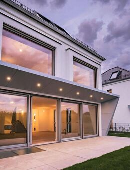 Einfamilienhaus inkl. 2 TG Stellplätzen, Einliegerwohnung möglich, niedrige Nebenkosten - Planegg