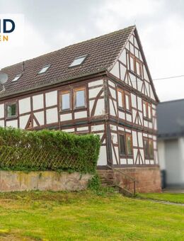 Historisches Mehrfamilienhaus mit Potenzial in ruhiger Lage von Bischhagen! - Hohes Kreuz