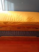 Ausziehbares Bett mit 3 Schubladen und Matratzen in 99425