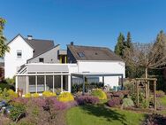 Architektenhaus mit wunderschönem Garten und 2 separaten Apartments im Anbau - Menden (Sauerland)