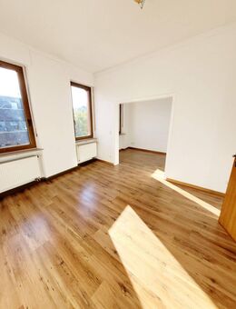***Einfamilienhaus in Mülheim-Kärlich mit Wintergarten und 3 Garagen*** - Mülheim-Kärlich