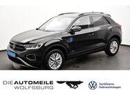 VW T-Roc, 1.0 TSI Life, Jahr 2023 - Wolfsburg