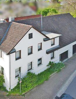Anwesen mit Einfamilienhaus, Anbauten und 3 Garagen auf großem Grundstück an der Fils - Baupotenzial - Kuchen