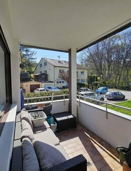 Charmante, helle und modernisierte 3,5-Zimmer-Wohnung mit Balkon/Loggia + Einzelgarage - Esslingen (Neckar)