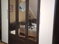 Großer Kleiderschrank abzugeben - Gelsenkirchen