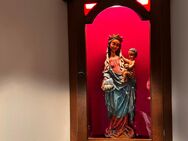 Madonna mit Kind statue in einem Eck Schrank mit Beleuchtung - Bretzfeld