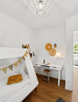 Elegantes und modernes Eigenheim mit schönem Privatgarten und Dachterrasse - Schwabach