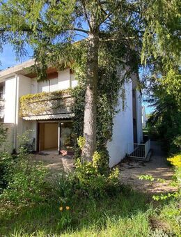 SANIERUNGSBEDÜRFIGES 5-ZI-REIHENENDHAUS MIT OFFENEM KAMIN UND GARAGE IN RUHIGER LAGE IN HEROLDSBERG - Heroldsberg