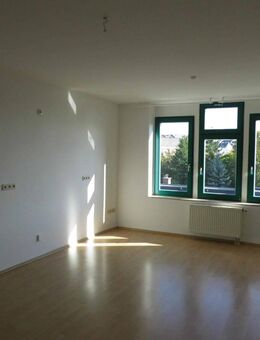 Individuelle 3-Zimmer Dachgeschoß-Wohnung mit offener Küche im Zentrum - bei Bedarf mit Garage! Die Wohnung kann auch... - Reichenbach (Vogtland)