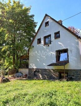 Einfamilienhaus mit viel Potenzial auf großem Grundstück mit Doppelcarport und Garage - Gummersbach