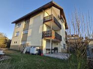 Zweifamilienhaus mit ausgebautem Dachgeschoss mit 4 Garagen und großem Garten - Großrinderfeld