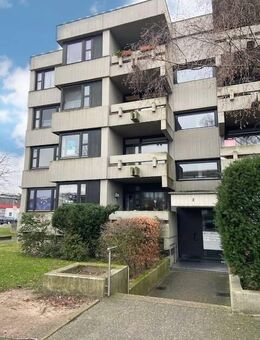 vermietete 4-Zimmer-Wohnung mit 2 Balkonen und eigenem Garten - Kaarst