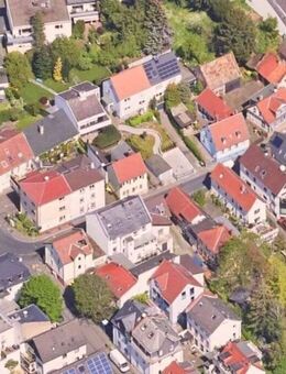 Frankfurt-Seckbach: Komfortables Mehrfamilienhaus mit charmantem Hofhaus - großzügiger Ausbau möglich - Frankfurt (Main)