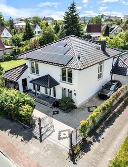 Exklusive Villa mit Natur-Schwimmteich - unmittelbar an der Nordgrenze Hamburgs - Norderstedt