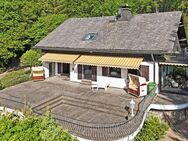 Exklusives Anwesen mit großzügigem Haus, Damwildgehege und weitläufiger Gartenanlage - Hallenberg