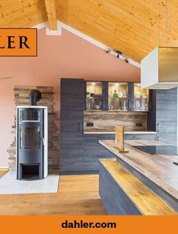 WOHNTRAUM ÜBER DEN DÄCHERN - MODERNE 3,5-ZIMMER-WOHNUNG MIT KAMIN UND 2 BALKONEN - Möhrendorf