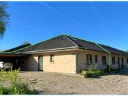 Komfortables Bungalow-Endhaus Bj 2024 mit Südterrasse, Kaminofen + Carport 10 Autominuten von Husum! - Oldersbek