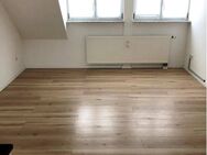 renovierte Dachgeschosswohnung Nürnberg Südstadt - Nürnberg