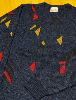 Pullover in blau, mit rotem und gelbem Muster, sehr guter Zustand - Mamming