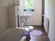 Im Erdgeschoss: Große 3-Raum-Wohnung mit Balkon - Oschersleben (Bode)