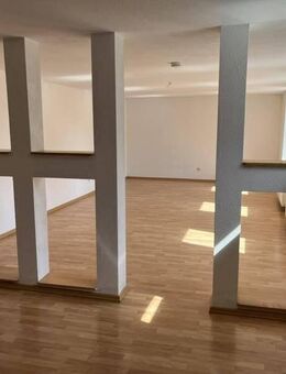 4-ZImmer-Dachgeschosswohnung in ruhiger Zentrumslage mit Einbauküche, Innenhofnutzung - Helmstedt