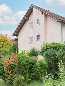 Charmante, modernisierte Dachgeschosswohnung mit eigenem Stellplatz und großzügigem Kellerraum - Schierling