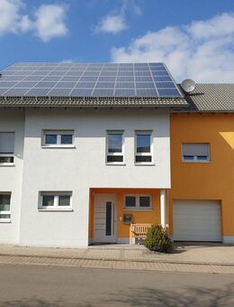 Moderne Doppelhaushälfte in Waldmohr - Wärmepumpe, PV, Dachterrasse & ruhige Lage - Waldmohr