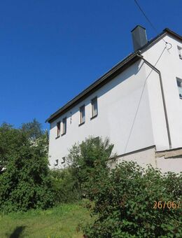Großes freistehendes, teilsaniertes Einfamilienhaus am Ortsrand von Großneundorf sucht Liebhaber - Gräfenthal