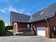 Freistehendes Zweifamilienhaus mit großem Garten in Leopoldshöhe - Leopoldshöhe