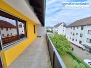 Freie 3,5-Zimmer-Wohnung mit Balkon, Garage und Stellplatz - Roth (Bayern)