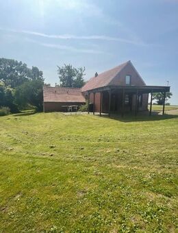 LANDHAUS MIT EINLIEGERWOHNNUG AUF GROßEM GRUNDSTÜCK MIT WEITBLICK IN BUNDE - Bunde