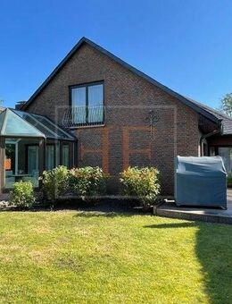 Edles Wohnen in Appen: Granitboden, zwei Bäder, Gäste-WC, traumhafter Garten und Indoor-Schwimmbad - Appen