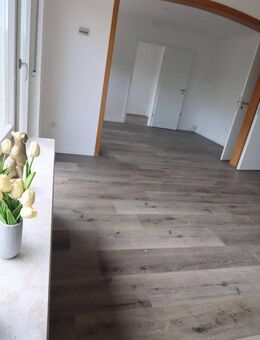 **Leerstehend und frisch renovierte 4 Zimmer-Wohnung mit Balkon, Garage und Gartenanteil** - Bruchsal