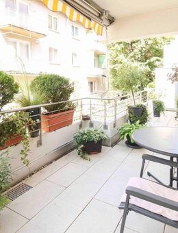 Urban Wohnen in zentraler Lage: 4 Zi-WHG mit großen Balkon und TG-Stellplatz - Reutlingen