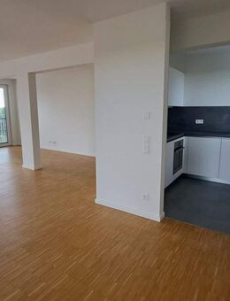 Helle, moderne Wohnung mit Balkon in München-Fürstenried - München