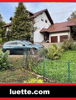 freist. 2-FamH. m. ELW, ca. 1.000 m², Garagen, Schopf, gepflegte Aussenanlage - Waldshut-Tiengen