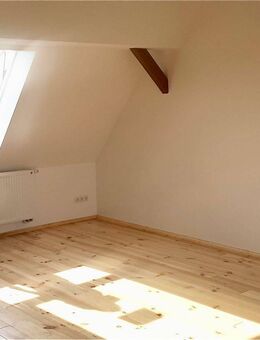 Charmante 3-Zimmer-Dachgeschosswohnung mit Loggia in Leipzig-Eutritzsch - Leipzig