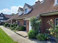 Gepflegte 3-Zimmerwohnung mit zusätzlich wohnlich nutzbarem Dachgeschoss im Reihenhaus- Charakter - Rosengarten (Niedersachsen)