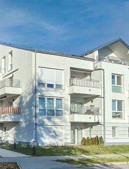 Kapitalanlage Service-Immobilie: Vermietete Wohnung mit 15 m Bootsliegeplatz - Werder (Havel)