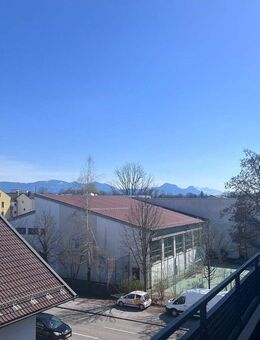 Gepflegtes 1-Zimmer-Penthouse Apartement mit großem Balkon in Rosenheim - Anfragen nur per Mail - Rosenheim