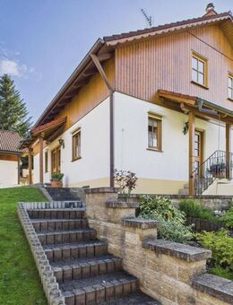 Viel Raum für Familie und Ideen - Einfamilienhaus mit Einliegerwohnung, Garten und Nebengebäude - Egenhofen