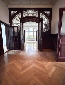 Schöne Wohnung sucht Mieter: weitläufige 6-Zimmer-Wohnung - Leipzig