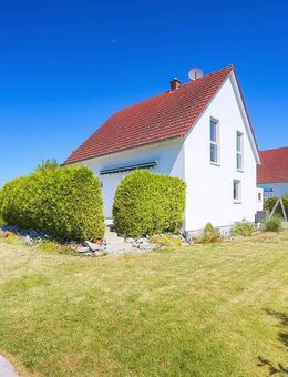 Gepflegtes Einfamilienhaus mit schönem Garten, voll unterkellert, neue Heizung - sofort bezugsfertig - Riekofen