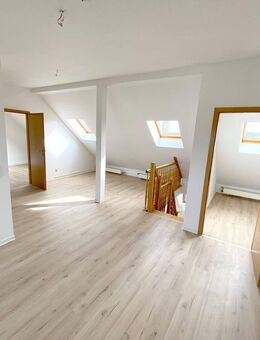 Neu! Traumhafte Maisonette 6-Raum DG Wohnung mit EBK und Balkone in Chemnitz - Chemnitz